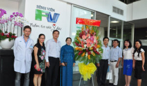 Đoàn đại biểu đại diện Ubnd Tp. Hồ Chí Minh, ủy ban mặt trận tổ quốc Việt Nam và đại diện sở y tế đến chúc mừng bác sĩ, nhân viên Bệnh Viện FV nhân ngày thầy thuốc Việt Nam 27-2