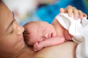 Chuyển dạ và sinh con qua ngả âm đạo