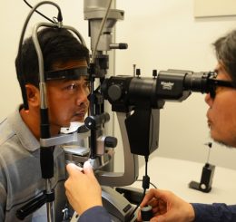 World-Leading Corneal Expert – Dr Donald Tan Restores Eyesight at FV Hospital...