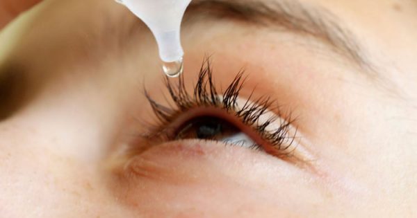Tài liệu nghiên cứu nào đã được thực hiện về đau mắt đỏ và sốt?
