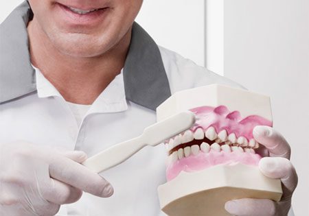 Có những rủi ro nào liên quan đến việc nhổ răng sau xạ trị? 
