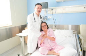 Sợ phẫu thuật, Cụ bà 67 tuổi được thay Van tim bằng phương pháp không cần mổ hở