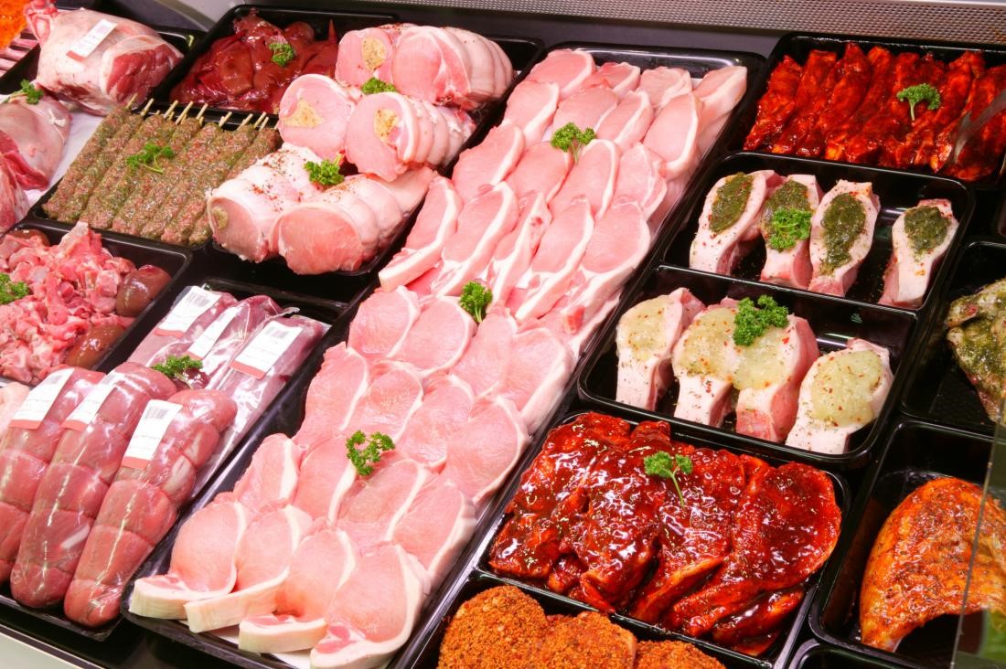Khi thắc mắc: Bệnh ung thư không nên ăn gì? thì đó chính là các loại thịt đỏ, thịt chế biến sẵn, …  (Ảnh: MedicalNewsToday)