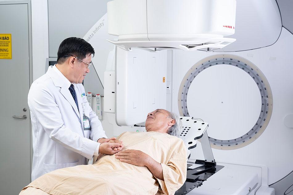 trấn an tinh thần bệnh nhân trước khi xạ trị