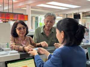 After a Successful Corneal Transplant at FV, A Teacher in His 70s Continues His Passion for Teaching