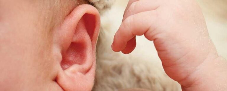 7 Triệu chứng viêm tai giữa ở trẻ sơ sinh và giải pháp xử trí