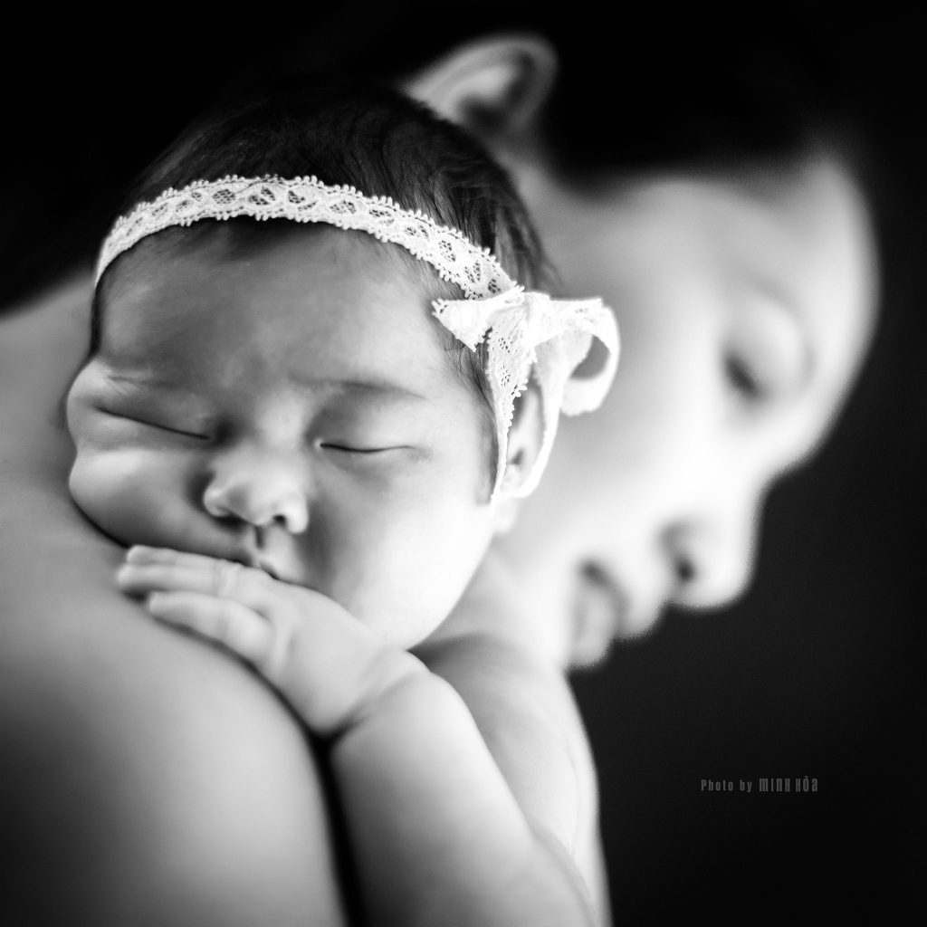 Hoa hậu Hương Giang và con gái đầu lòng