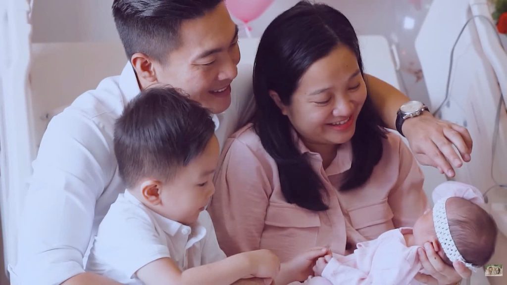 Giây phút gia đình Hồng Phượng hạnh phúc chào đón bé Dâu tại FV