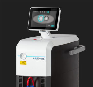 Bệnh viện FV ứng dụng hệ thống Laser Auryon – Giải pháp mới cho bệnh nhân bị tắc mạch máu chân